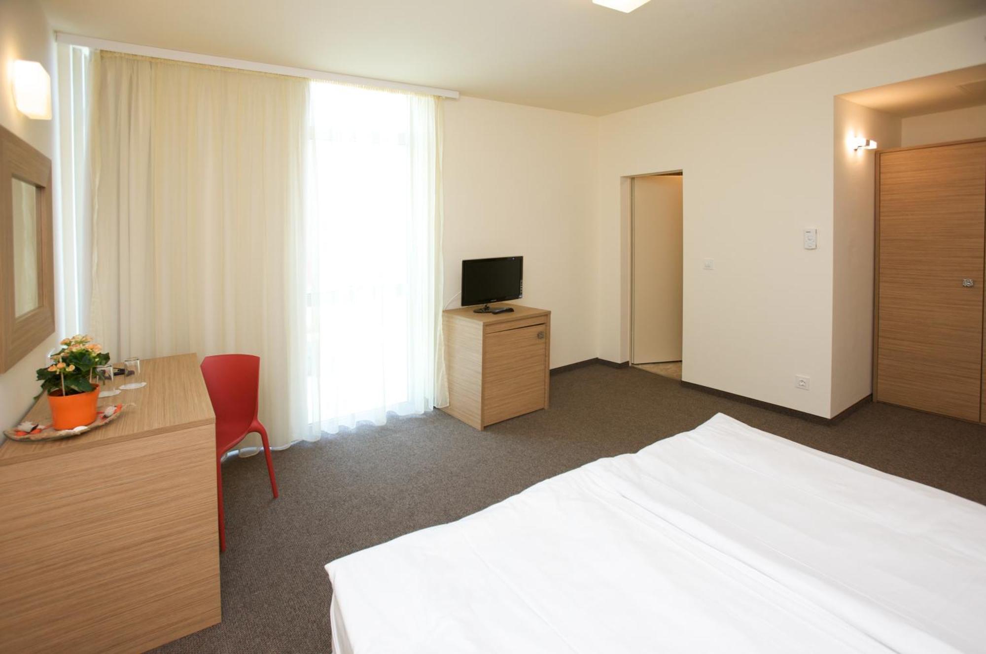 Jeravi Club Hotel Primorsko Exterior photo