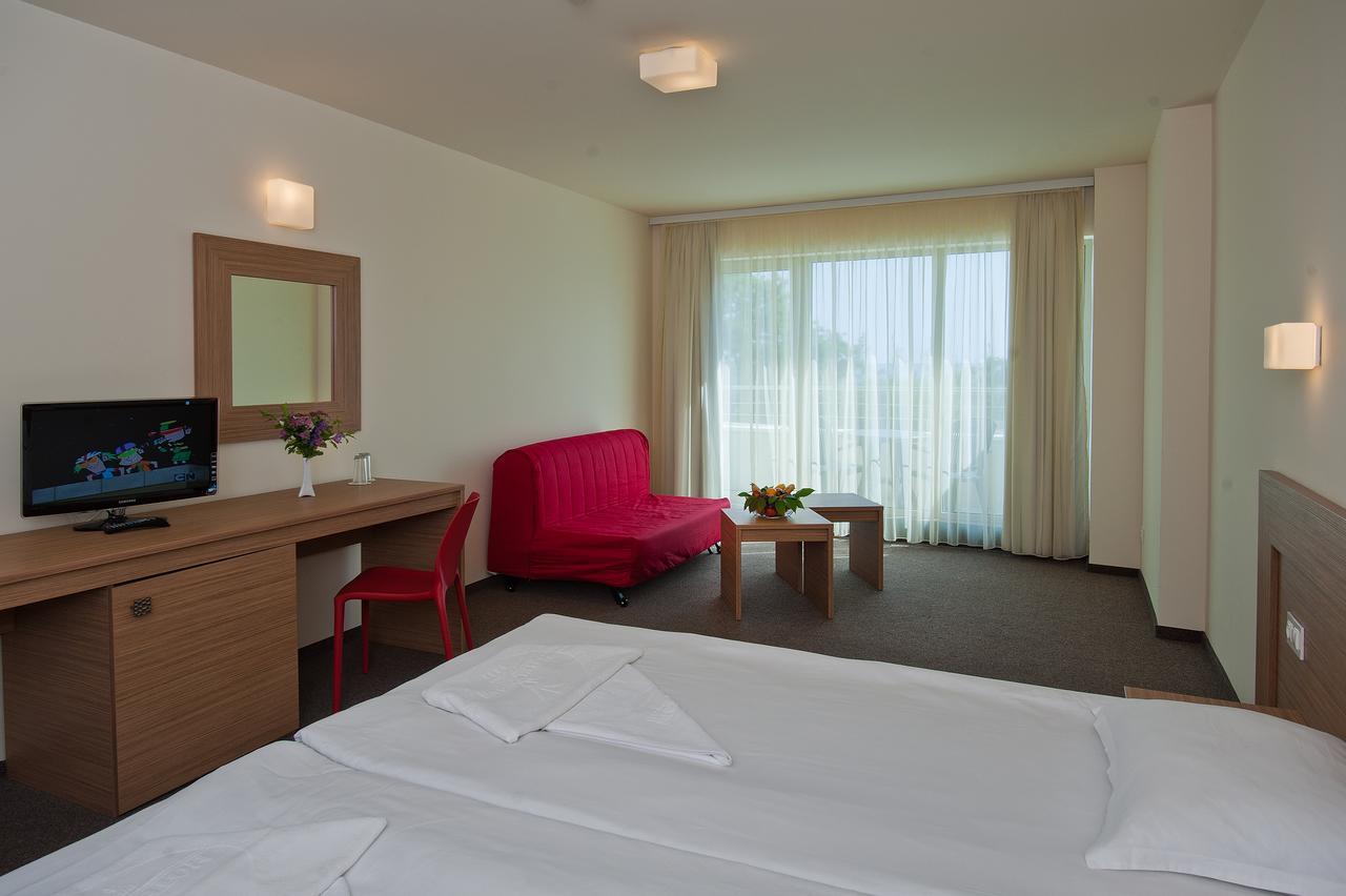 Jeravi Club Hotel Primorsko Exterior photo